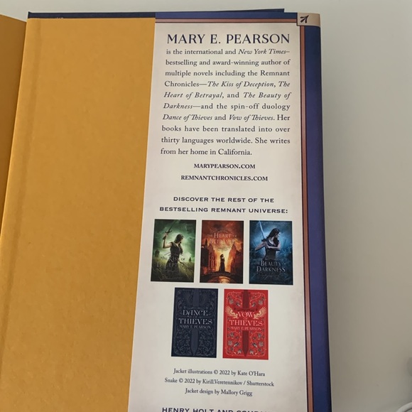 Hardcover Book Morrighan the beggings of the remnant universe by Mary E Pearson - Picture 16 of 16